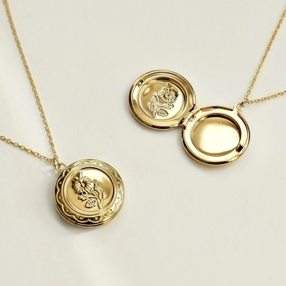 Flora Locket Necklace | Gold Plated Stainless Steel - Picture 3 of 5